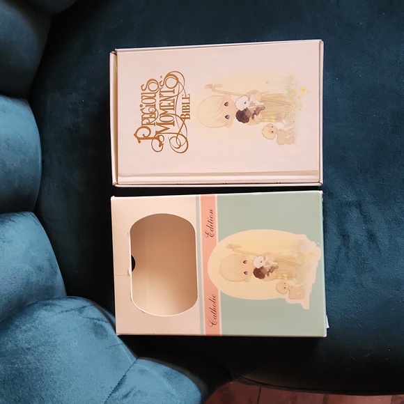 Precious Moments Bible 1978 - Picture 5 of 16